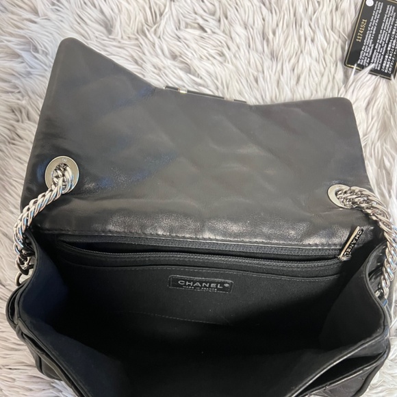 Chanel Icons Label Classic Flap Bag - Picture 11 of 15